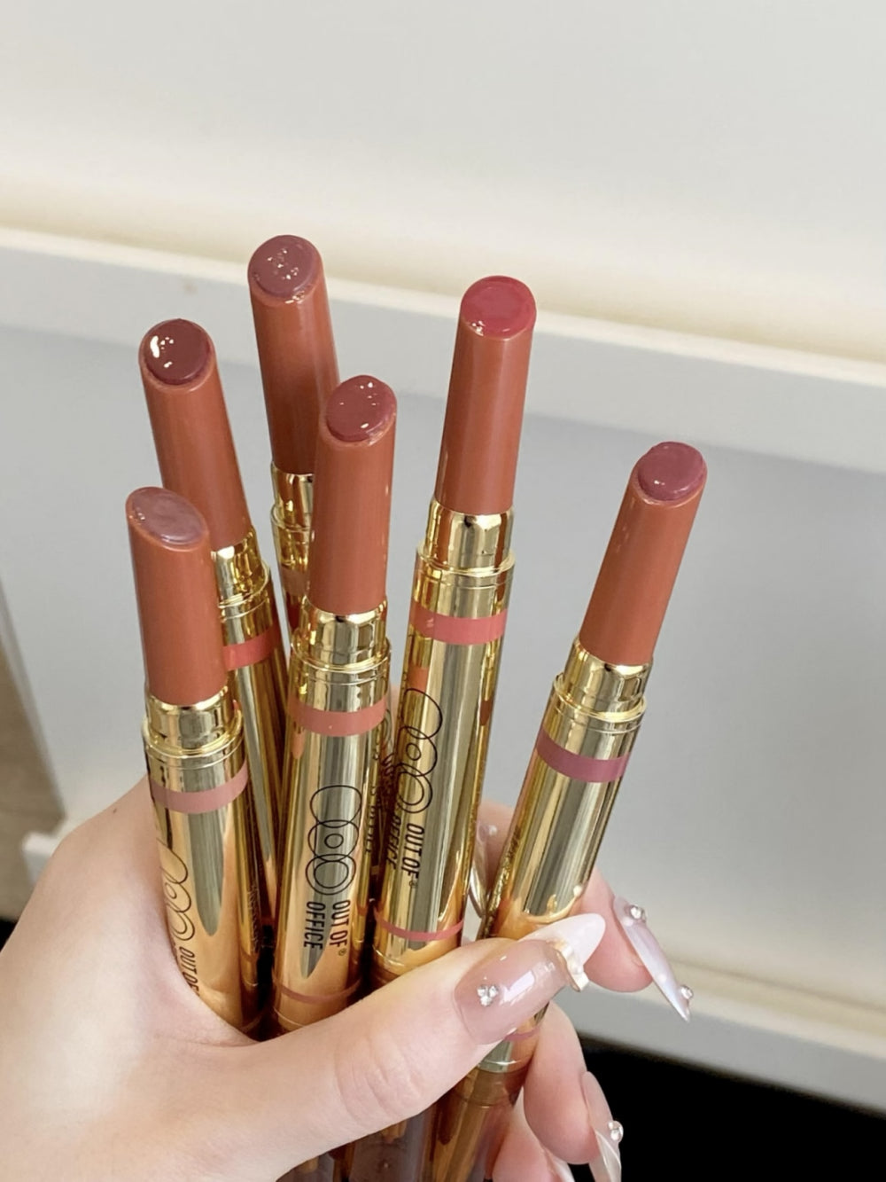 OUT OF OFFICE 2IN1 Glossy Lip Balm n Lipliner Duo 1.3g+300mg