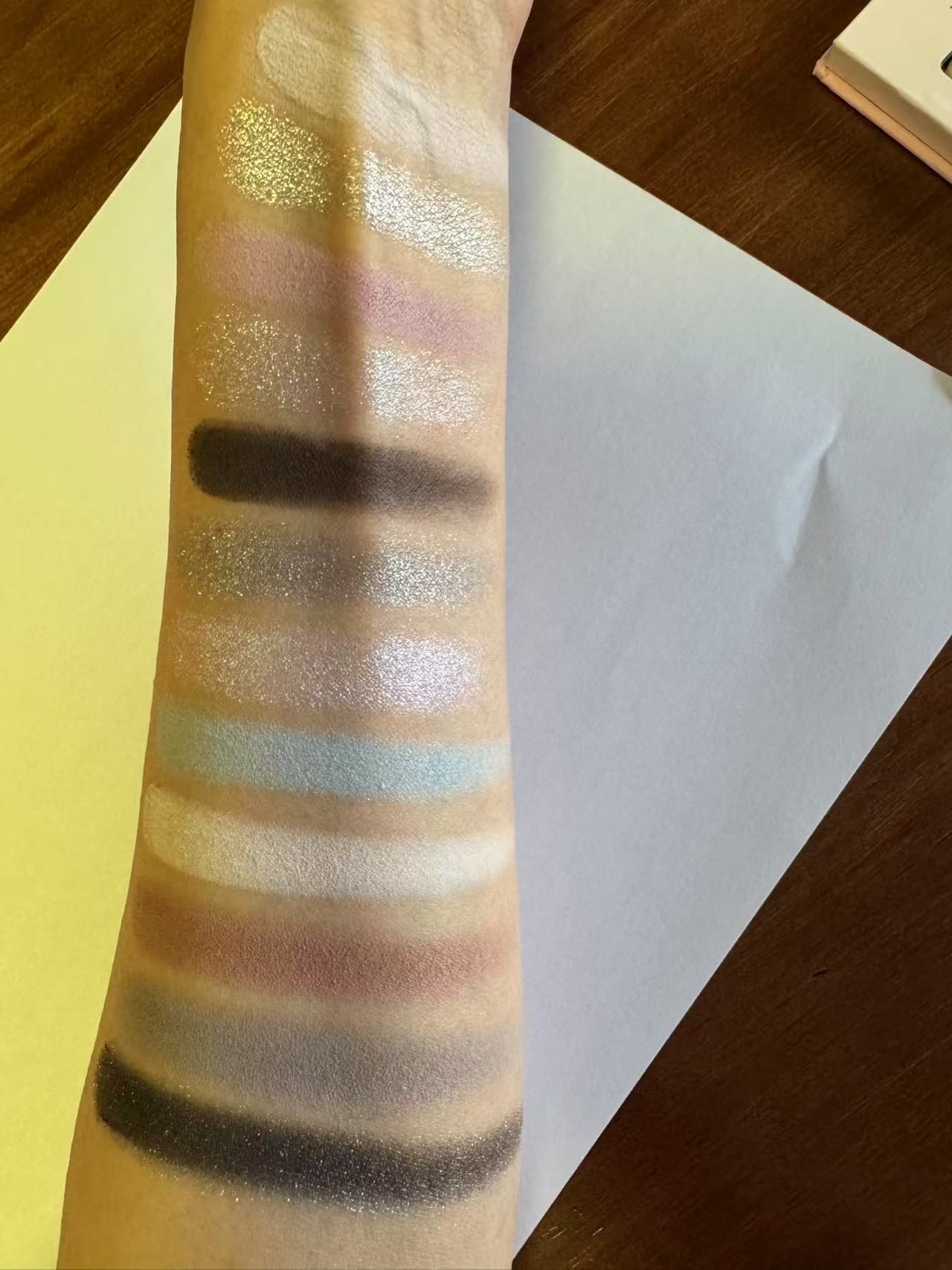 Perfect Diary - Explorer Eyeshadow 20 Butterfly and Snow Leopard - Soft Pink 14g